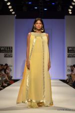 Model walk the ramp for Jenjum Gadi Show at Wills Lifestyle India Fashion Week 2012 day 5 on 10th Oct 2012 (58).JPG